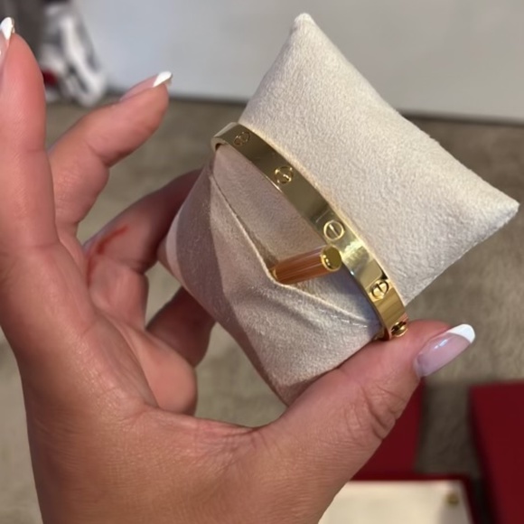 Cartier Love Bracelet Yellow Gold - Picture 4 of 5